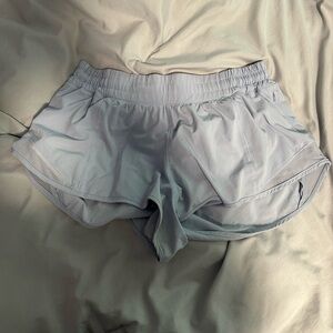 light blue lululemon hotty hot shorts 2.5 inch low rise